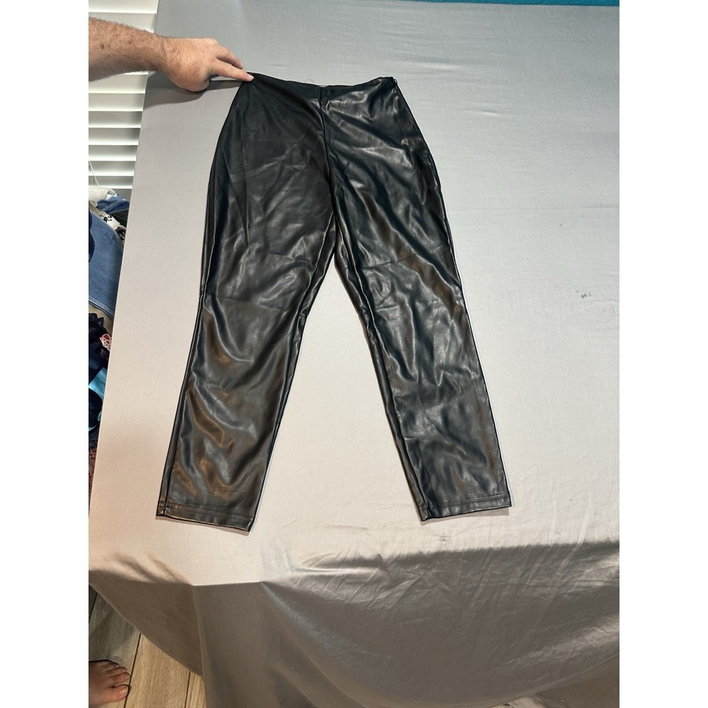 NWT Fabletics Black Vegan High Rise Cropped Leggings M